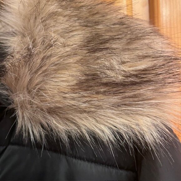 NWT Ann Taylor Black Winter Coat with Faux Fur Collar--Size Small - Picture 2 of 6